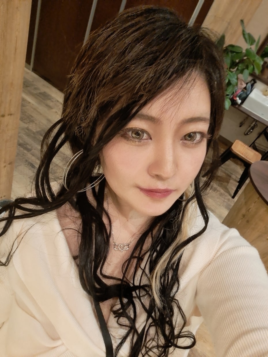 マルチタレントフォロワー2万人「プロ」が講師します アロマ整体師、占、No1嬢、フォロワ2万「プロ」がスキル提供 イメージ3