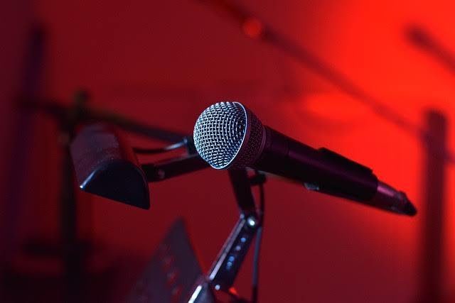 透き通った中高音の歌声で仮歌・歌入れいたします ＊今だけ価格お安め設定です。中低音~高音まで歌い上げます。 イメージ1