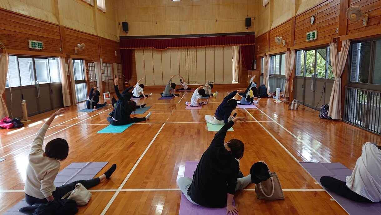 産後ママの為のヨガを行います 30分の産後ヨガで心も身体も健康に。ゆる〜く楽しいヨガ イメージ4