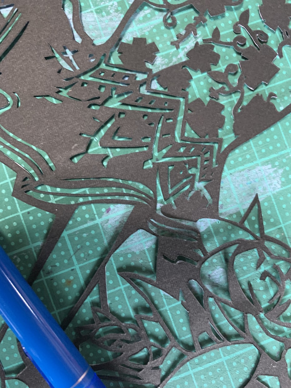 色々な切り絵を作ります 風景やイラストを黒い画用紙1枚を使って表現します イメージ2