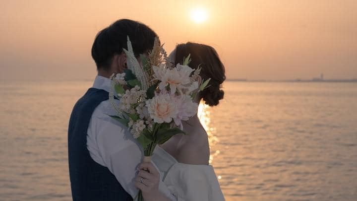 おふたりの想い出に残る前撮り写真を撮影します ウェルカムボードに使えるお写真と動画も合わせて撮影できます。 イメージ1