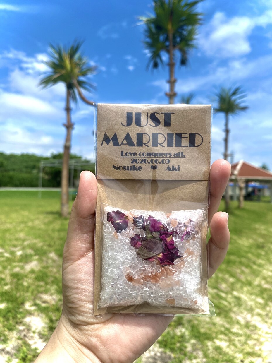結婚式等のプチギフト作ります 花びら入りアロマバスソルトを感謝を込めたプチギフトに。 イメージ4