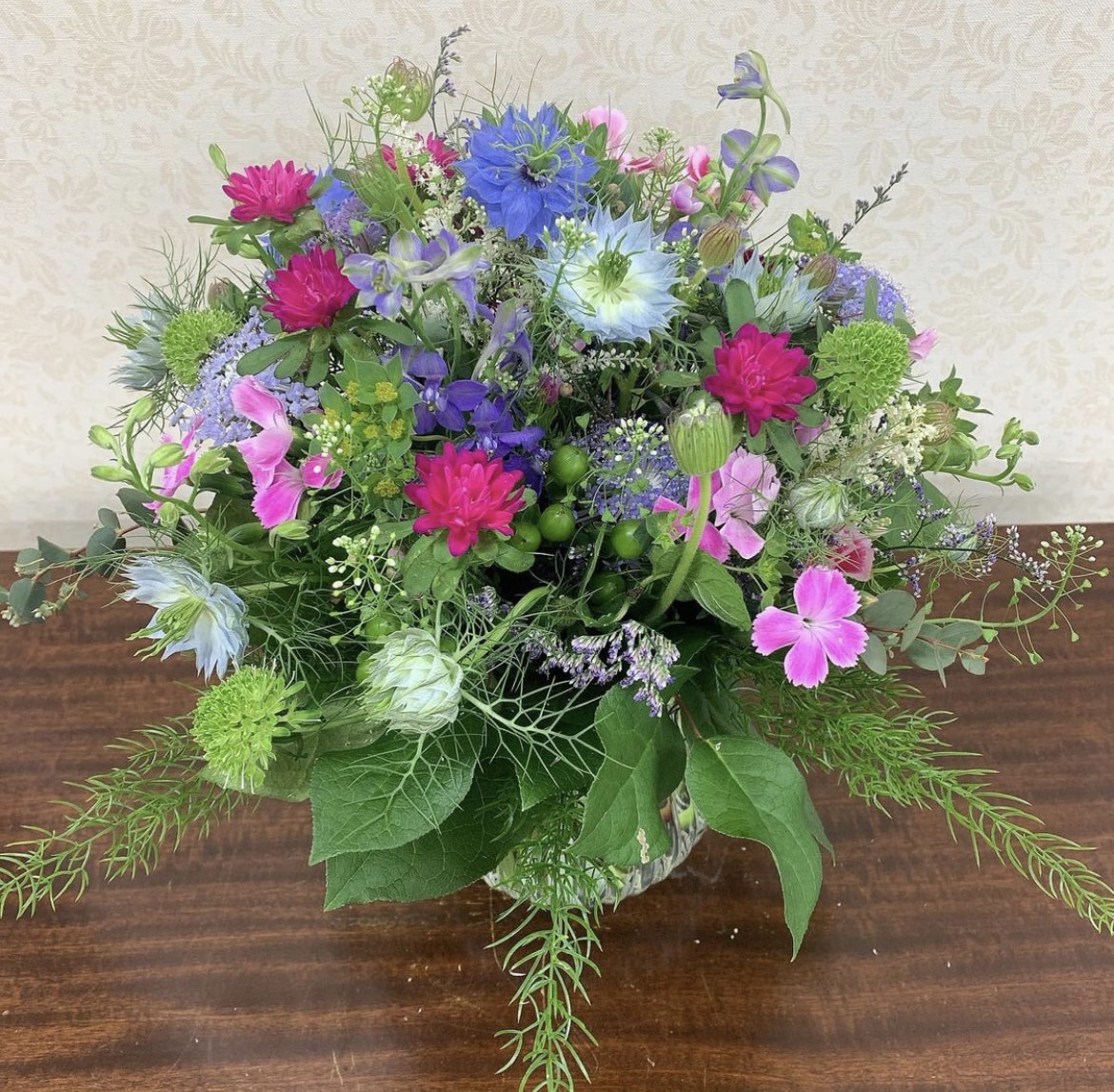 用途に合わせて花束、アレンジ作ります 大切な日の贈り物やご自宅に飾るもの等お気軽にご相談下さい。 イメージ2