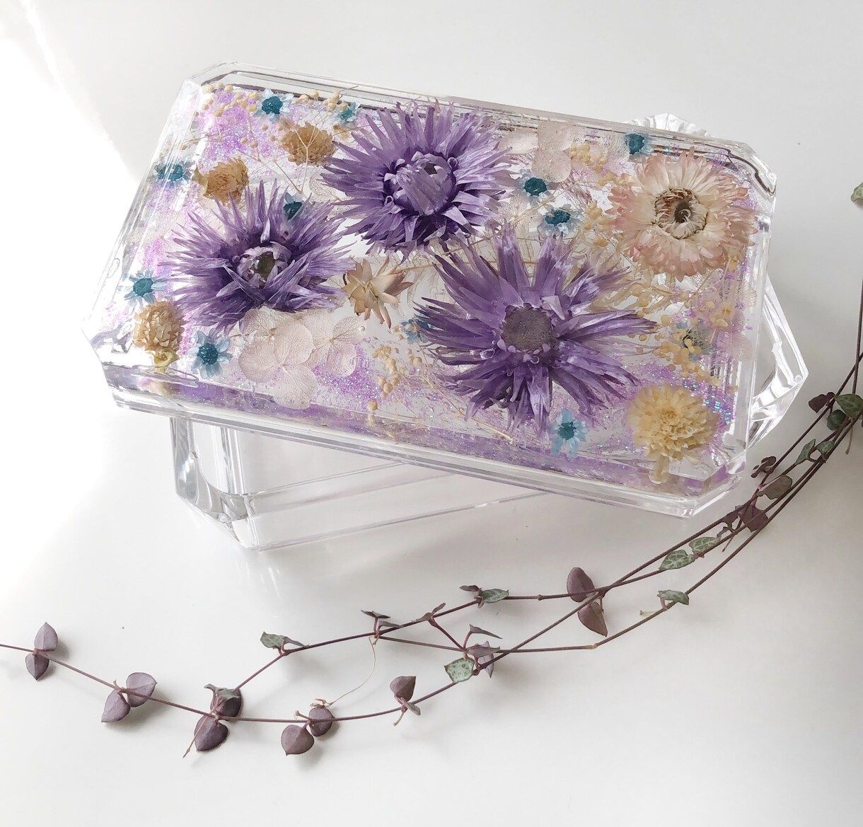 透き通る様なお花のコットン入れ製作いたします 固まるハーバリウムでうっとりみとれちゃうコットン入れです！ イメージ1