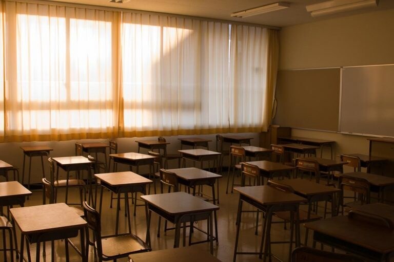 お姉さんに話しませんか？学校のお話し聞きます 友達や親には話しにくいことありませんか？短い時間でもOK☆ イメージ2