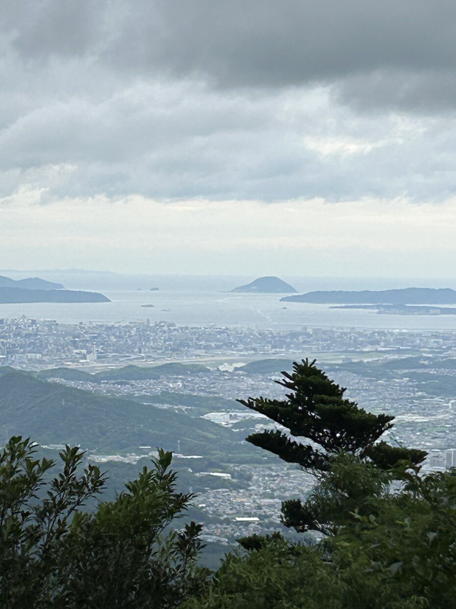 そうですよね‼️ 聞きます 楽しい事のより辛いことや悩みの方が多いですよね。 イメージ2