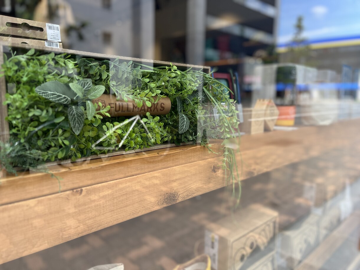 フェイクグリーンで開店・開業祝いを制作します お祝い花にお悩みの方へ。お名前やお店のロゴをお入れします！ イメージ4