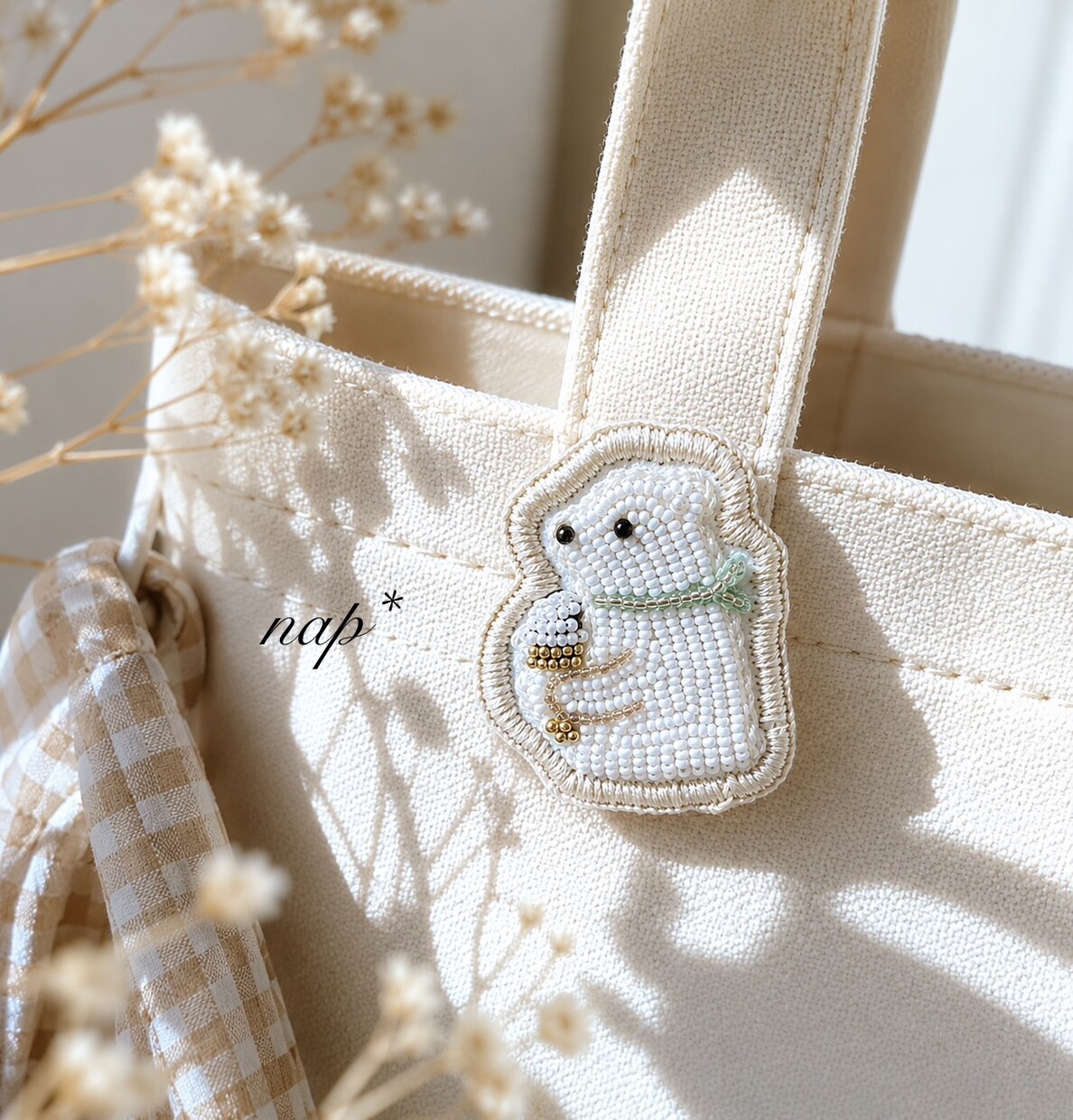 大切な【うちの子】ビーズ刺繍ブローチを制作します やさしい雰囲気で、世界にひとつのブローチをお作りします イメージ5