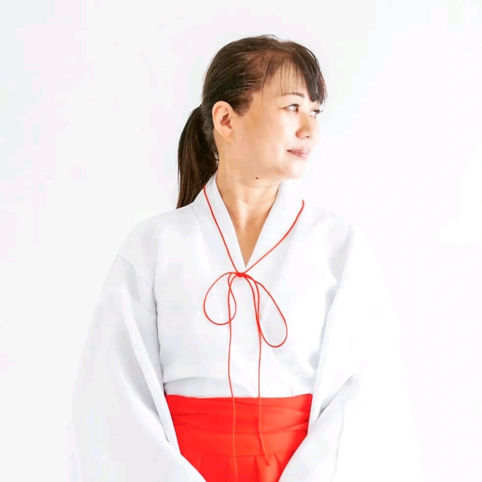 沖縄ユタ公認巫女が人生好転のお手伝いをします 霊視　波動エネルギー調整　真言を使いあなたを導き致します イメージ1
