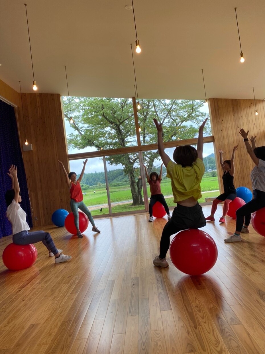 オンラインでバランスボールレッスンします 産後はチャンス‼︎産前よりも美しいBODYに⭐︎ イメージ4