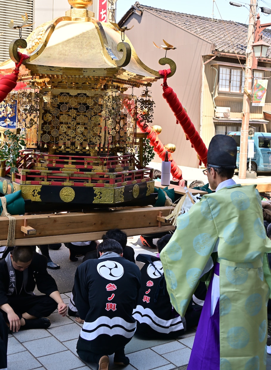 井波よいやさ祭りの写真を提供します ６つの神輿が町内を練り歩き、魔除けの獅子舞も披露される伝統祭 イメージ4
