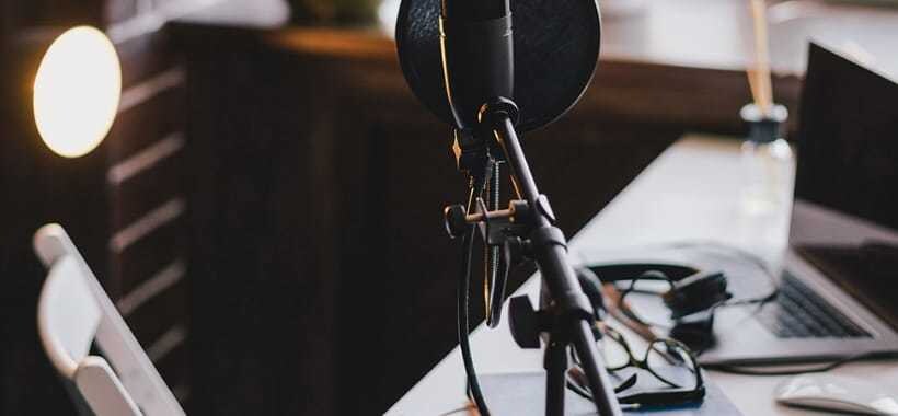 低音男性ボイスを提供いたします 自前のコンデンサーマイクと吸音材を使用し、提供いたします。 イメージ1