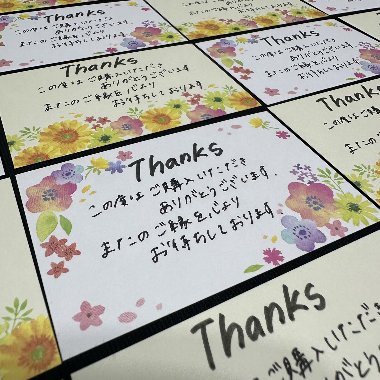 心を込めて馴染みのあるサンキューカード作ります 簡単なイラストや文字デザイン◎シールやマステで華やかに！ イメージ4