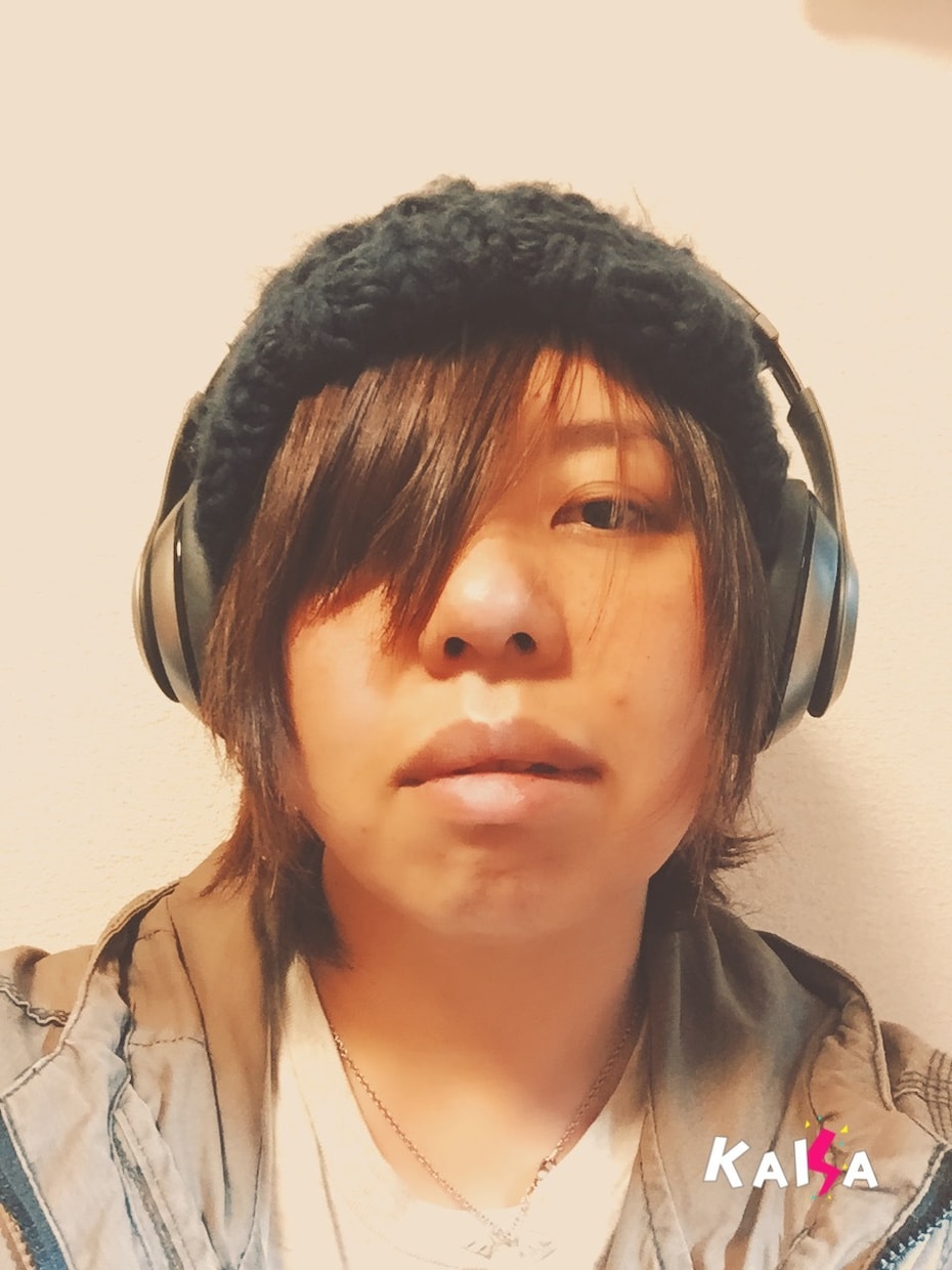 お喋りしながら占いもします 普段の感じでラフに話します。楽しくお話しましょう。 イメージ3