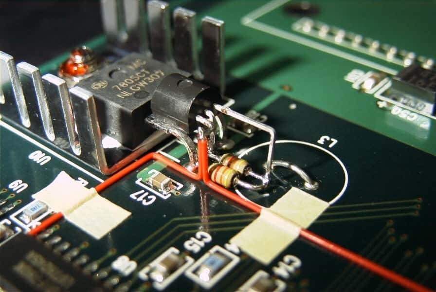 電子基板の量産の手修正、試作基板の手修正します DIP部品、SOP表面実装部品交換、ハンダ付け、修理 イメージ4
