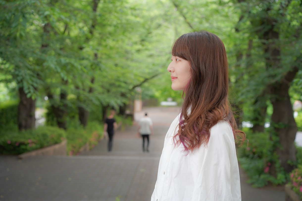 自然な表情のプロフィール写真を撮影します ご自分でも気づいていらっしゃらない素敵な表情を切り取ります。 イメージ6