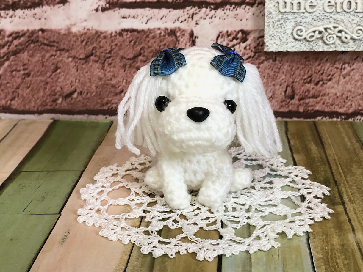 温もり溢れる手作り品をお届けします ミニサイズのお座りマルチーズ×ラウンド型コースター イメージ2