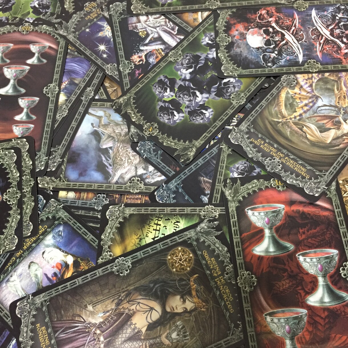 タロットカード　悪魔と契約した錬金術師達が導きます 一人で抱え込んでしまっているあなたの力になります イメージ1