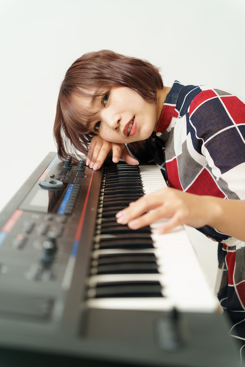 楽曲のコーラスワークやります 相対音感・聖歌隊で鍛えた音感で楽曲を更に輝かせます。 イメージ1