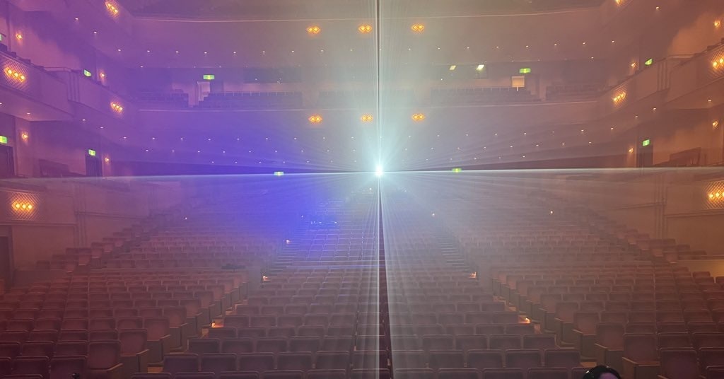 プロジェクションマッピングの動画作成します 10年間の演劇経験を活かして、情緒ある映像をお届けします。 イメージ3