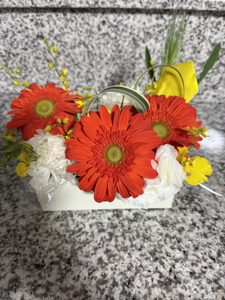 贈り物・インテリア用に作成します 生花・造花選択制。プレゼント・ご自宅用に。 イメージ2