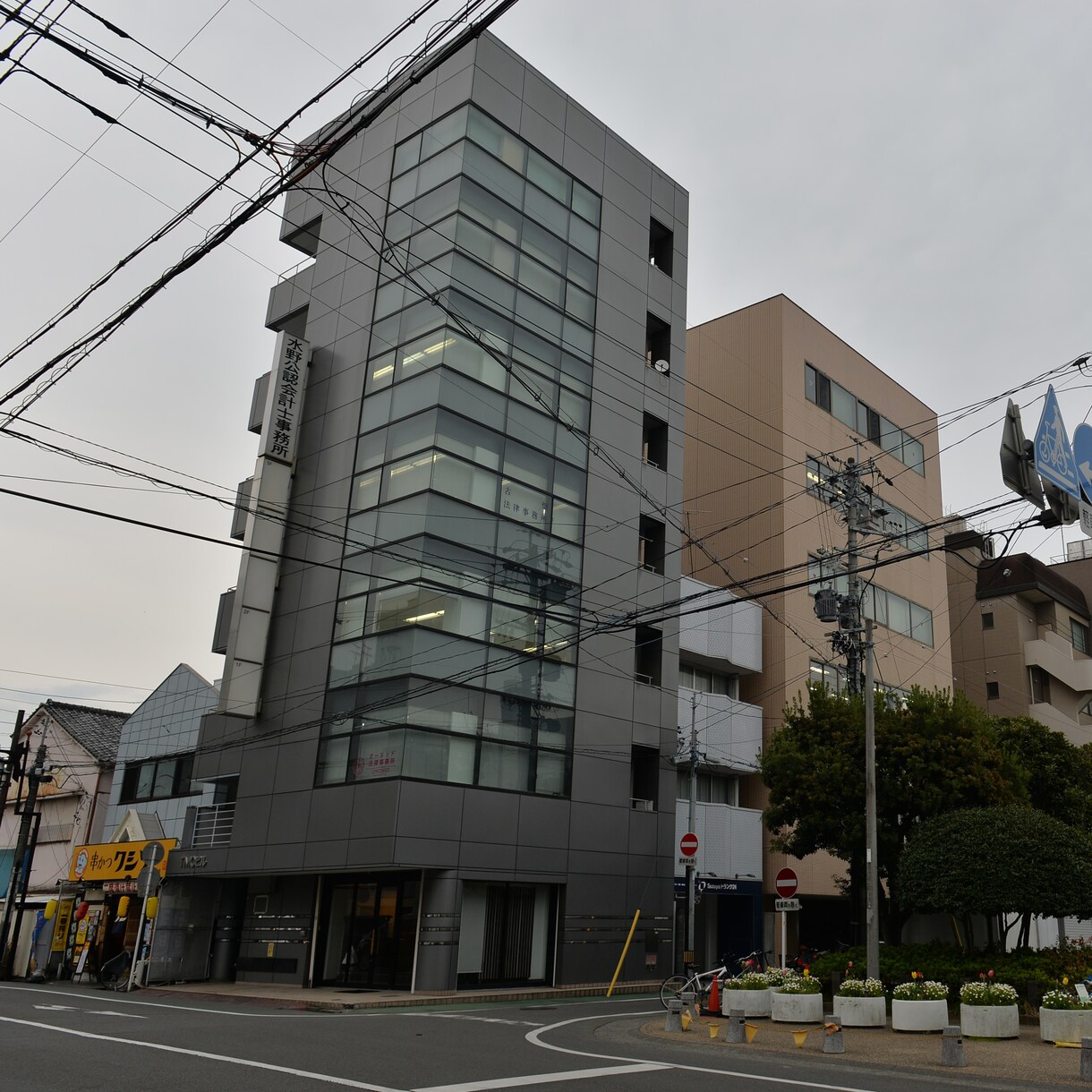 建築・不動産・ビル・建物の画像修正します 失敗写真もプロ級にできる！？パースの修正や電線除去など イメージ2