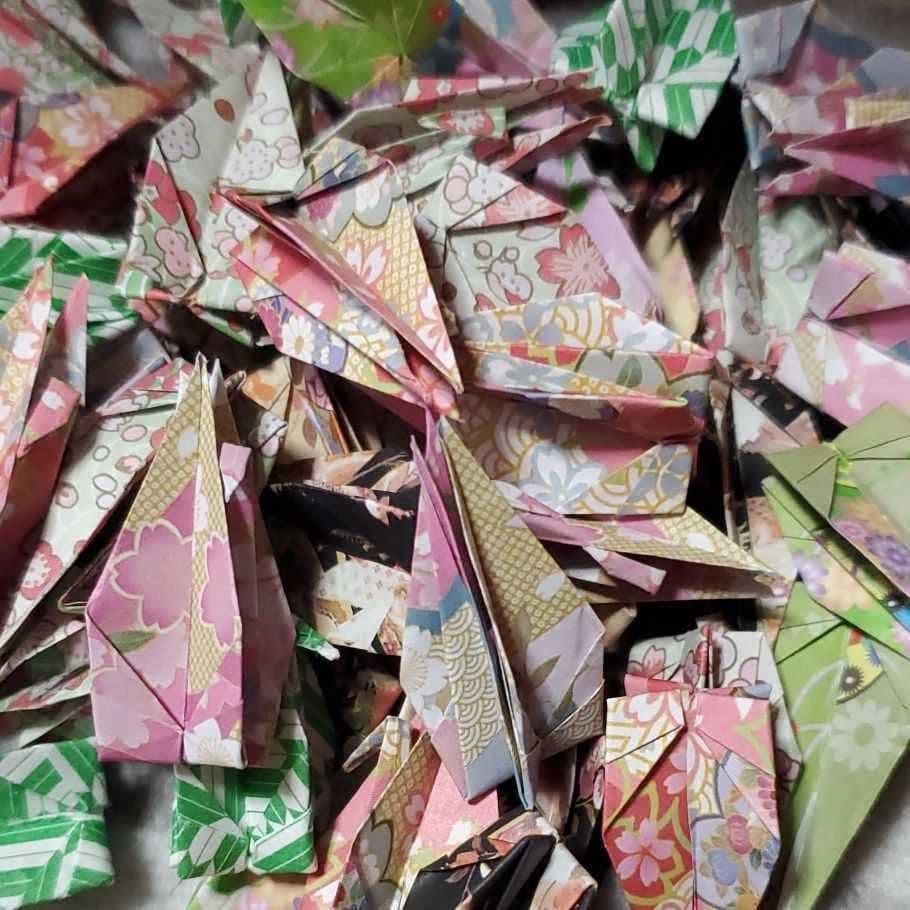 折り鶴シャワー⭐市販サイズのおり紙で鶴を折ります 結婚式折り鶴シャワー、パーティー、海外へのお土産etc… イメージ1