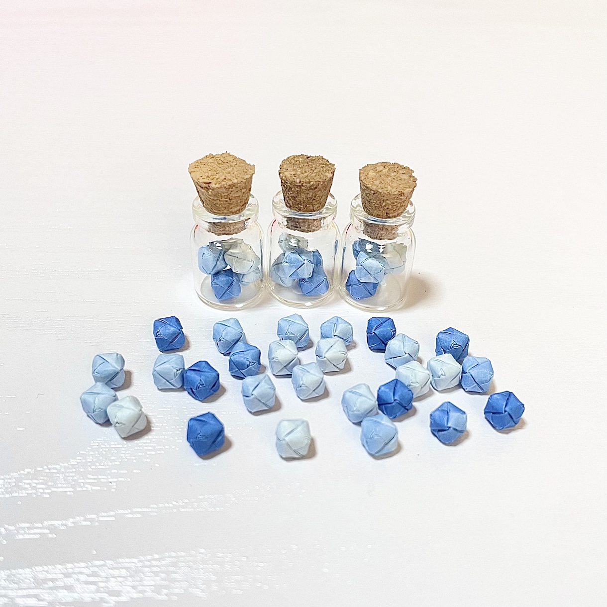 かわいいおりがみの瓶詰め送ります 直径5ミリのおりがみサイコロ！置物やストラップ でどうぞ！ イメージ7