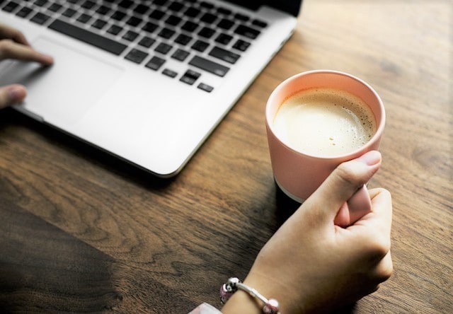 縦型シンプルな女性向けのHPつくります オシャレなWEBサイトを持ちたい！ イメージ1