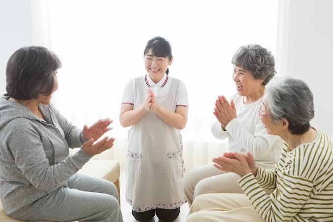 PTと介護福祉士の免許を取得してる者が教えます 「介護、リハビリ、デイケア」て何？等ありましたら教えます。 イメージ1