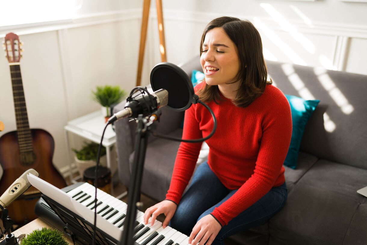 憧れのピアノ弾き語り曲を弾いてみませんか？ます もしも、弾き歌いができたなら～？の願いを叶えます。 イメージ1