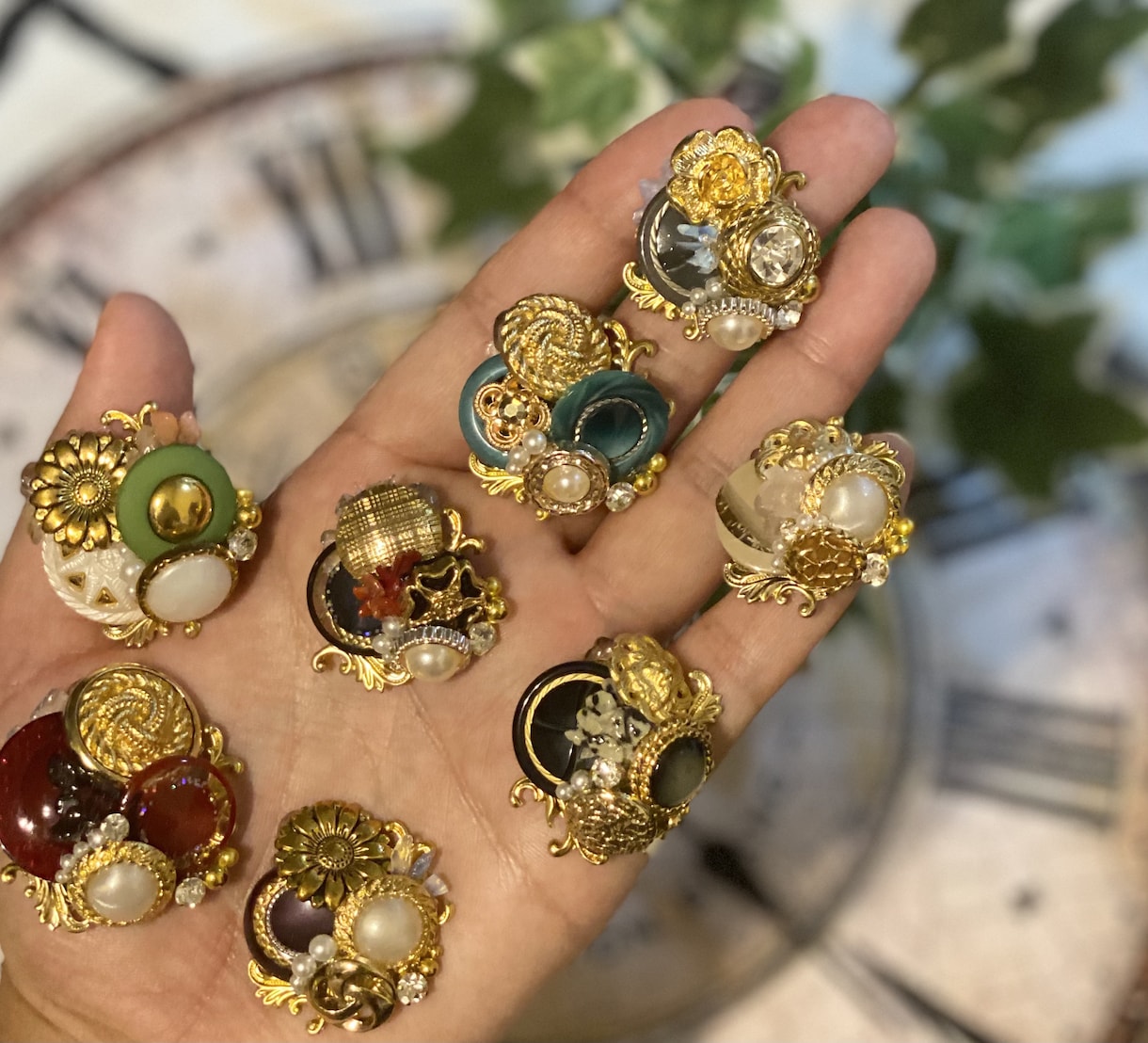 ヴィンテージボタンアクセのオーダー承ります ヴィンテージボタンと最新パーツでオシャレの仕上げをお手伝い♡ イメージ2
