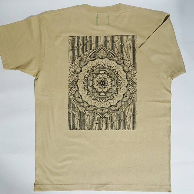 Tシャツのデザインや、家に飾る絵を手書きで描きます 全て手書きでいろんな文化のモチーフを取り入れた絵を描きます イメージ4