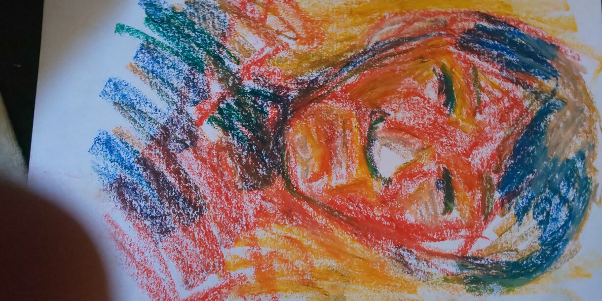 カラフルな似顔絵を描きます クレヨンを使ったカラフルな似顔絵を描きます。 イメージ2
