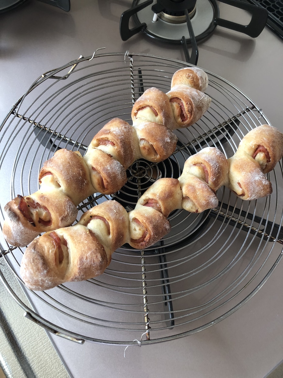 60分でベーコンエピを焼きます 生地作りから焼き上げまで60分でベーコンエピを作ります。 イメージ1