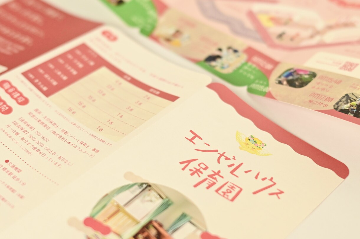 読まれる折パンフレットをデザインします 直感的にわくわくするデザインを提供 イメージ3