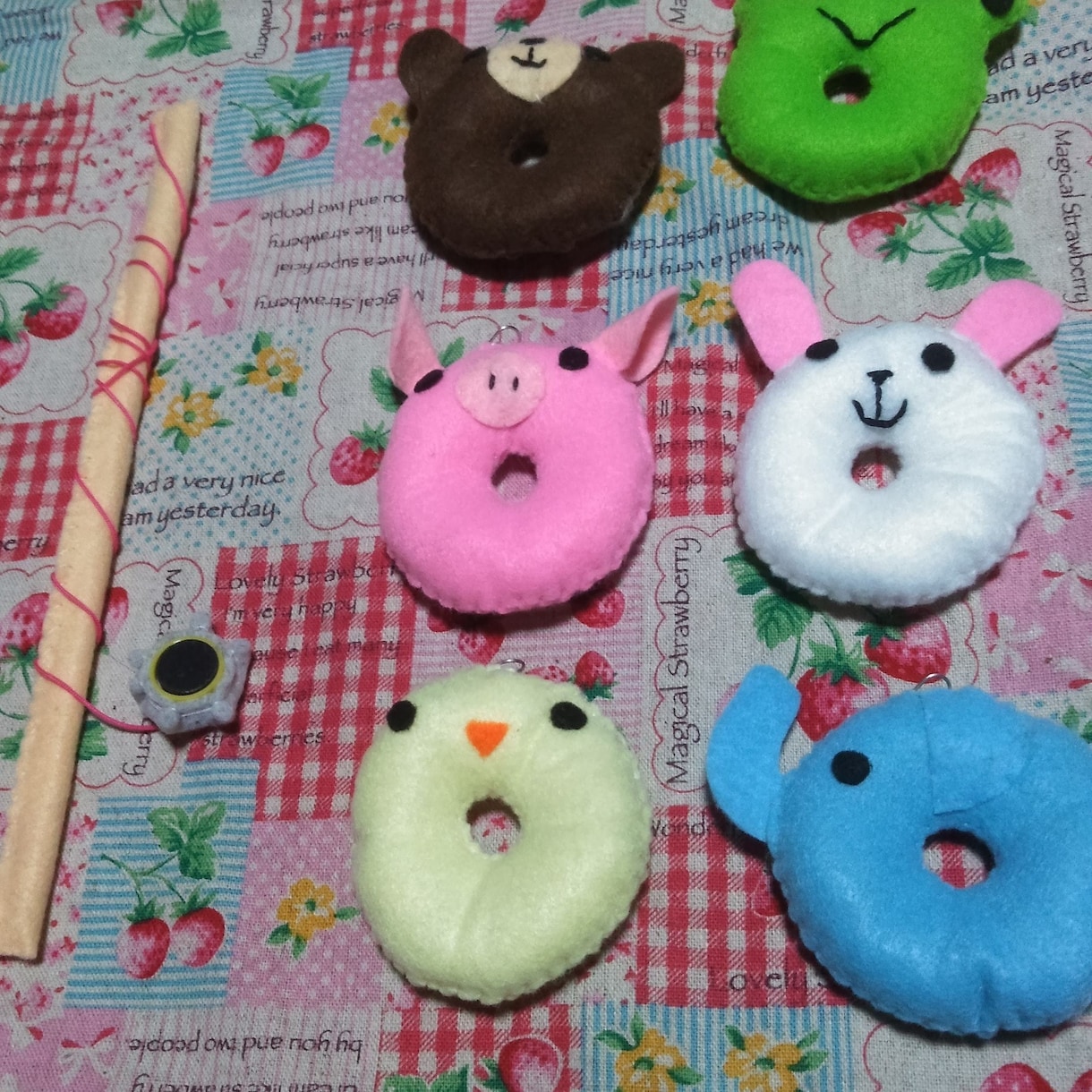 ハンドメイドの商品を作ります 小さいお子様向けのおもちゃ、ピアス、エコバッグなど作ります。 イメージ3