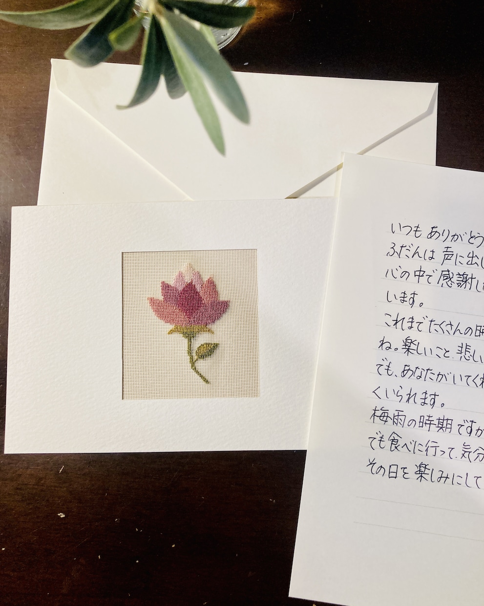 小さな刺繍を添えてお手紙と一緒にお届けします 言葉にできない想いを 伝えてみませんか？ イメージ1