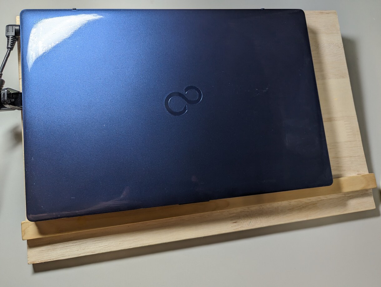 木の温かみある書見台つくります ノートpcも置けるサイズの木製書見台を作ってお送りします イメージ4
