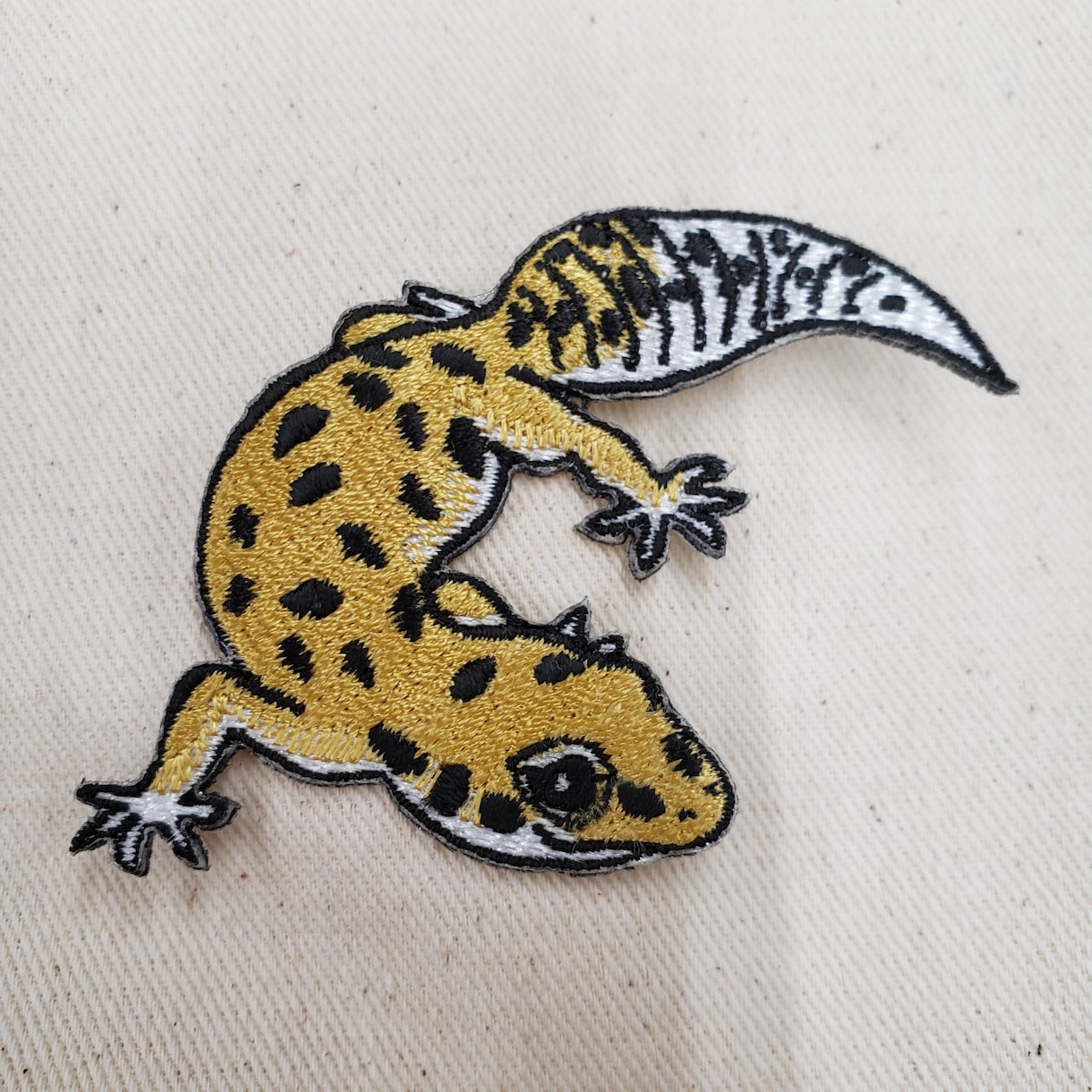 オリジナル、オーダーワッペンを刺繍で作成します 特別な一品を。絵柄や図案、画像を刺繍ワッペンでお作りします。 イメージ2