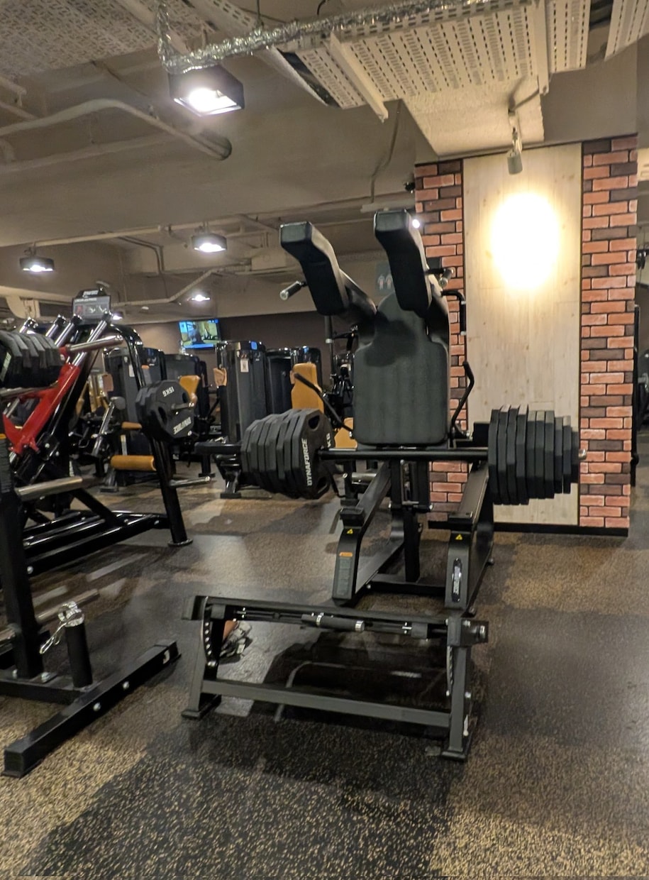 SQ180kg達成者がフォーム動画を添削しますます 体重67kgSQ180kg×4達成！重量伸ばすコツ教えます イメージ2