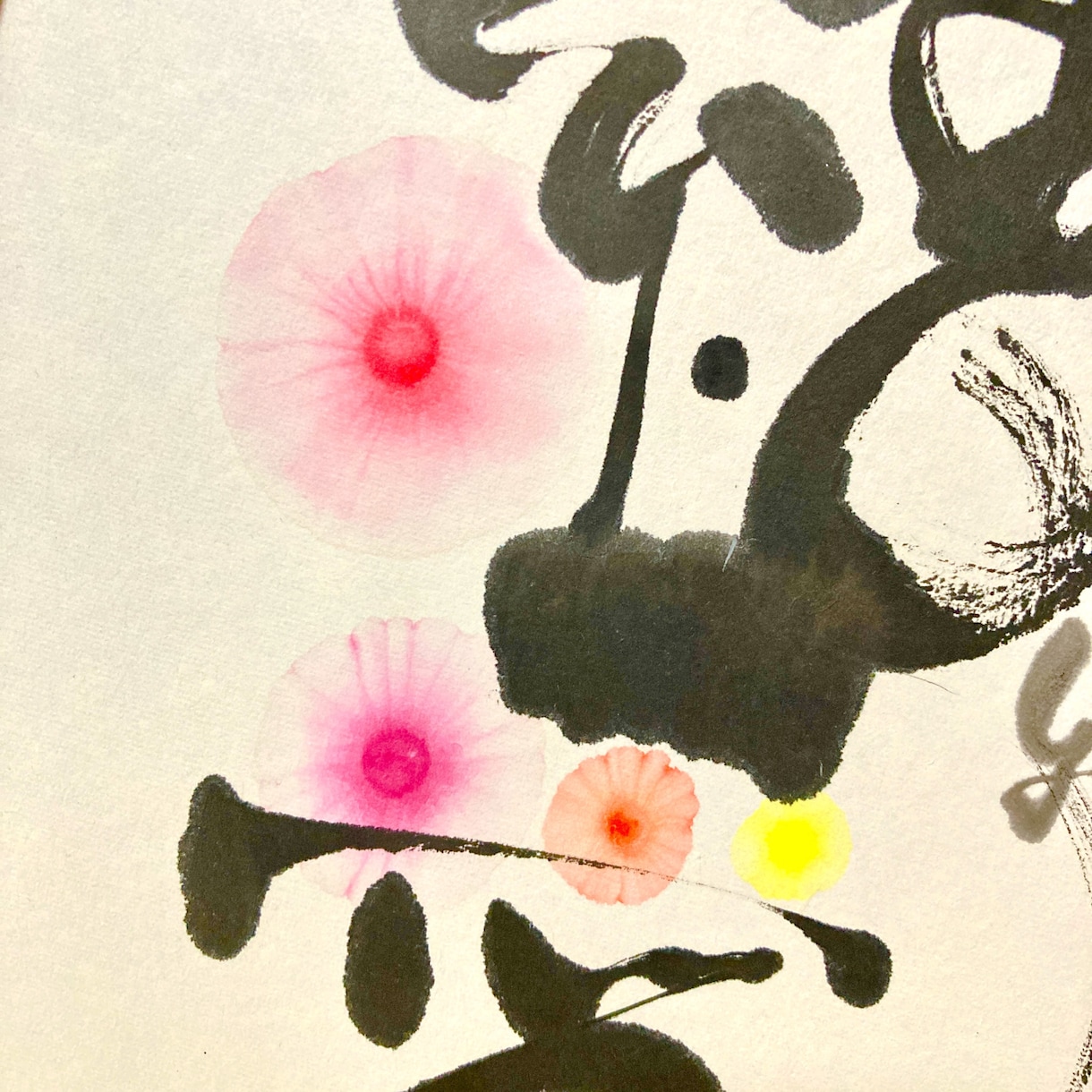 花咲く命名書 手書きでお子さまのお名前をお書きます お名前のイメージに合うカラーを使い、あでやかな色花で彩ります イメージ3