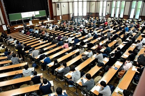 大学受験は人生で一度きり！受験の相談に乗ります 大学受験に失敗したくない人におすすめ！塾選び、部活なんでも！ イメージ1
