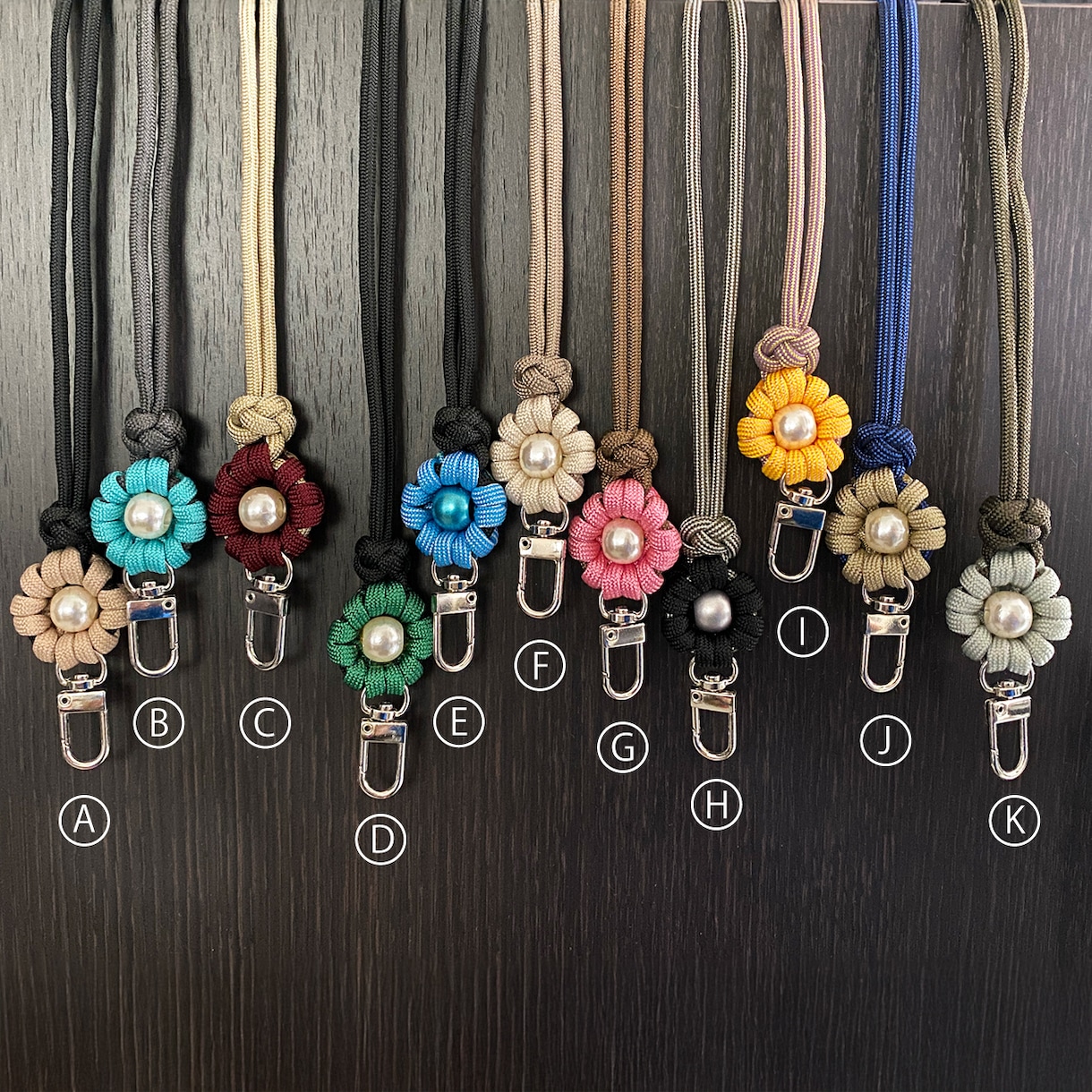 パラコード/スマホストラップ4販売します 一輪の花が可愛いスマホ・ネックストラップです♡ イメージ2