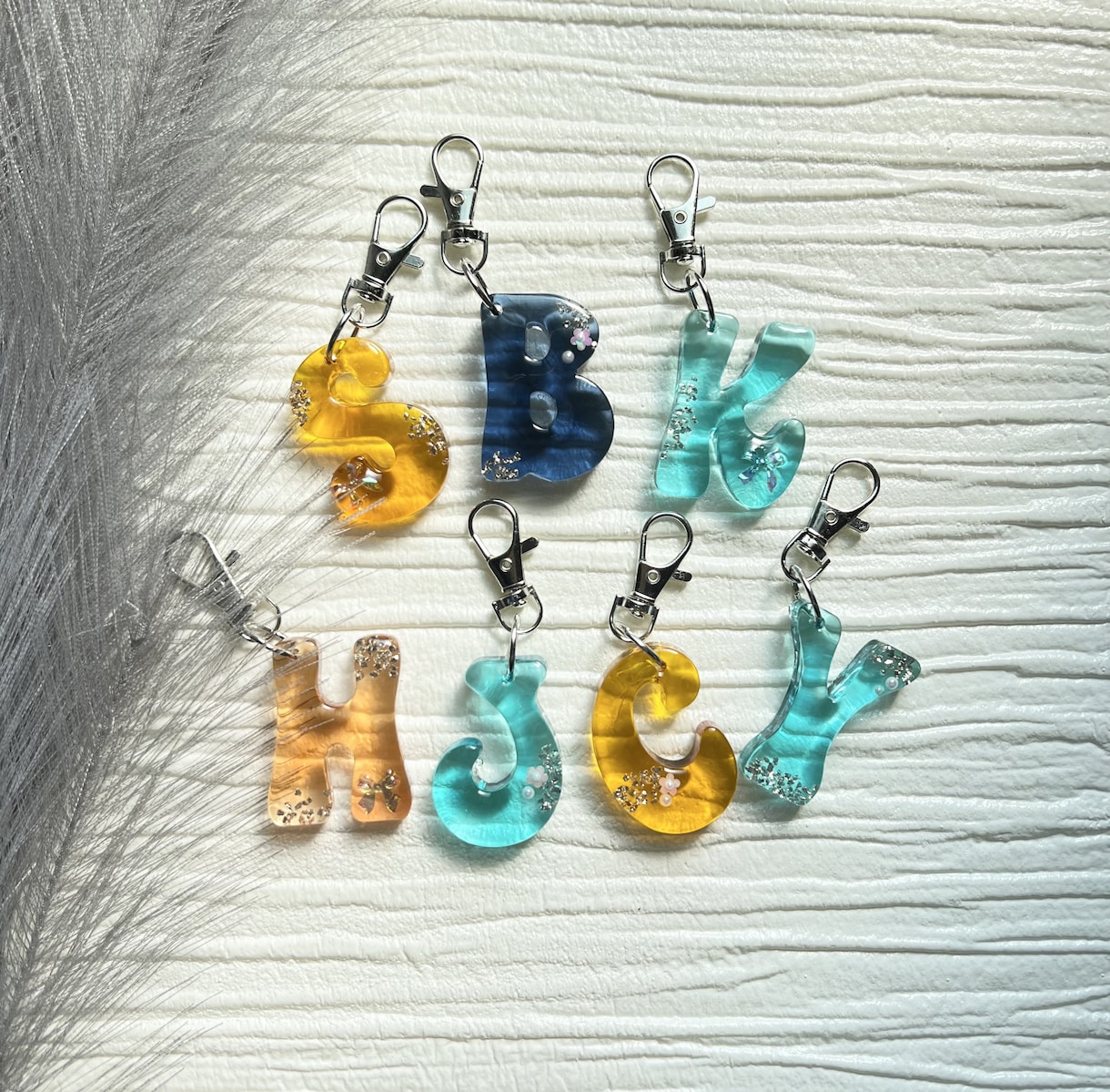 プレゼントに◎イニシャルキーホルダーをお作りします 持ち物のアクセントとして°.バックやポーチ、リュックに◎ イメージ1