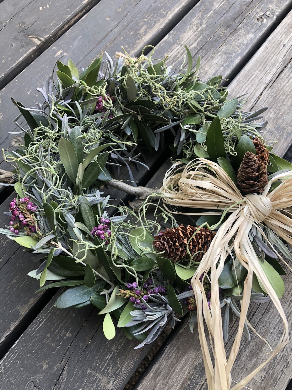 ドライになる材料でフレッシュリースを作ります 生花からドライになるまで長く楽しむことができます イメージ4
