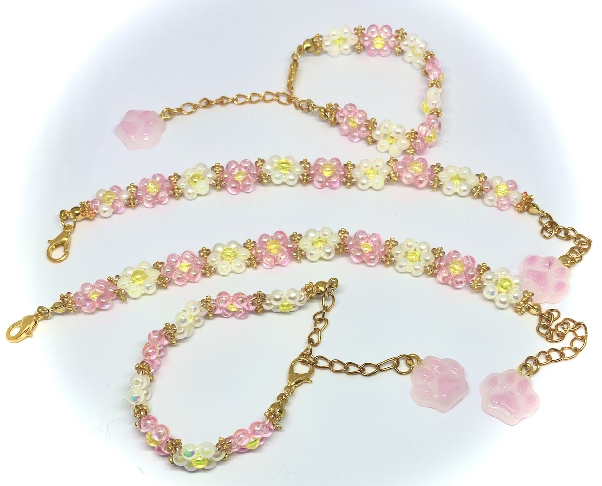 可愛いお花のブレスレッドを制作します ハンドメイドなので唯一無二のお揃いのブレスレットができます♪ イメージ3