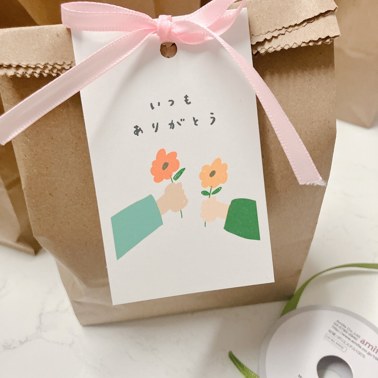 かわいらしい雰囲気のイラストを作成します 感謝の気持ちをお花に添えてお届けします イメージ2