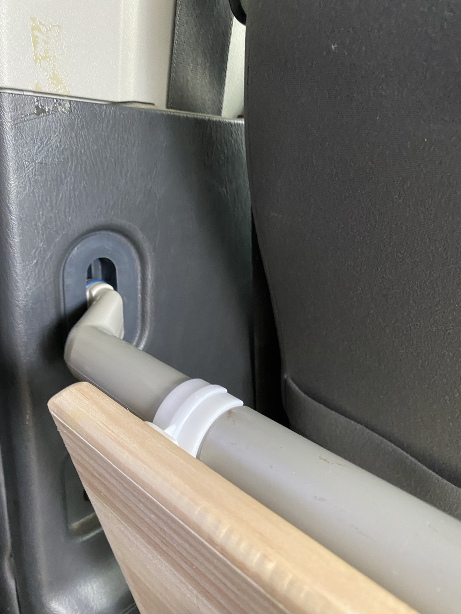ハイエース専用セカンドテーブルお作りします ハイエース歴20年の私が愛用。車内が快適空間に早変わり！ イメージ5