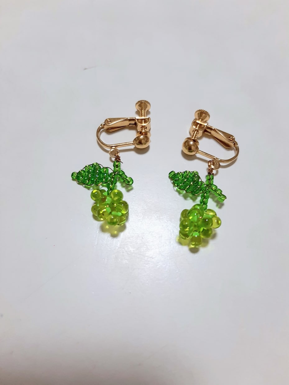 ビーズ手芸のアクセサリーを販売します ブローチ2つとイヤリング4つです。 イメージ4